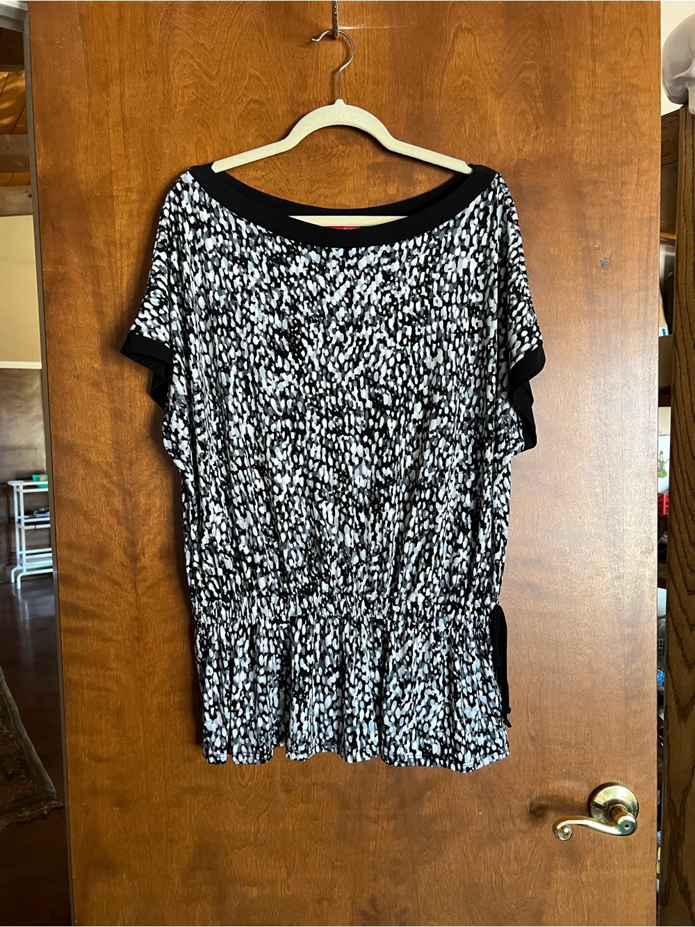 Sunny Leigh Black and White Printed Short Sleeve Tunic